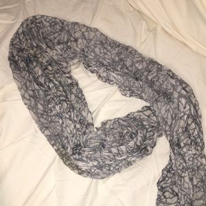 Grey & white scarf